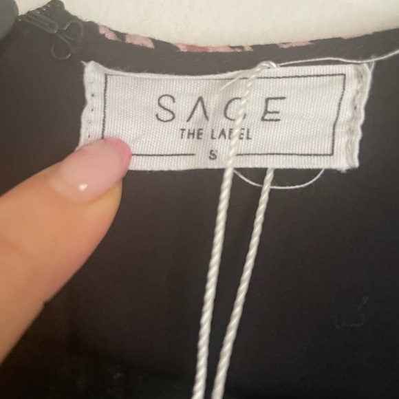 SAGE Black Long Sleeve Floral Short Romper Size Small - Picture 4 of 6